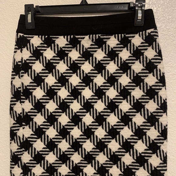 White House Black Market Dresses & Skirts - White House Black Market Wool Checkered Pencil Straight Skirt Women's Size 00